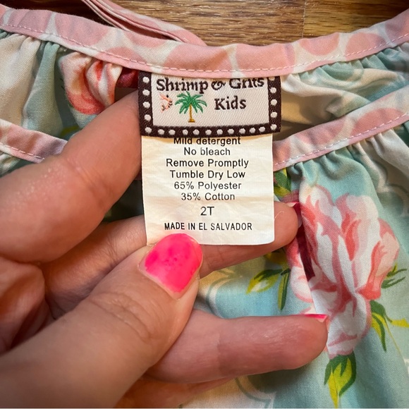 Shrimp & grits kids rose print top size 2T - Picture 2 of 3